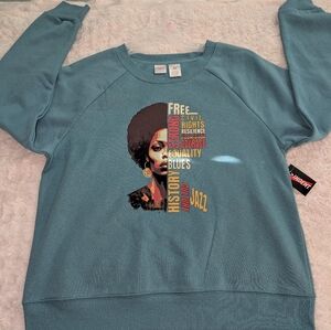 Woman's Fashion Sweatshirt.. Green in color, Sz Medium